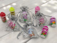 Lote de 10/15 Bálsamo de labios en forma de helado en bolsa de regalo para detalles de invitados de boda comuniones bautizos aniversarios cumpleaños balsamo labial en aromas surtido - details 3
