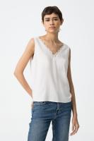 Top Cosmo Blanco Tiffosi. El Top Cosmo Blanco de Tiffosi combina elegancia y sencillez en una prenda sin mangas de jersey. - details 5