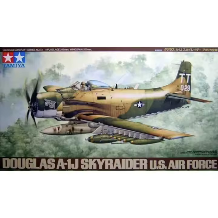 A-1J  Skyraider U.S. Air Force Tamiya-61073 - 1