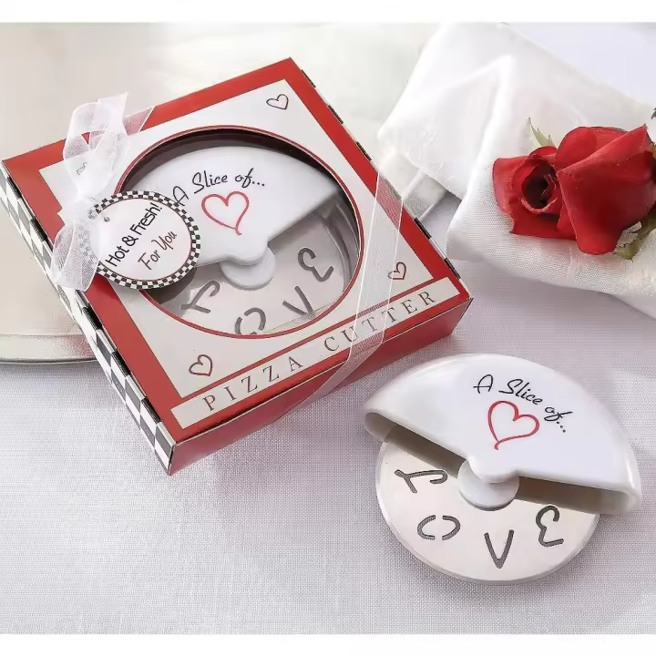 Lote 10 Cortadores de Pizza Love en Caja de Regalo - Detalles Bodas Originales Recuerdos Invitados - 1