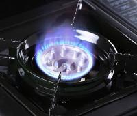 Camping gas, Hornillo de Gas Portátil QBAK con Encendido Automático – Cocina de Camping con Cartucho de Gas Butano – Estufa Compacta, Potente y Segura para Camping, Excursiones, Playa o Caravanas – Color Negro – Incluye Maletín de Transporte - details 3