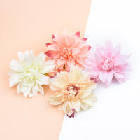 100pcs Gerberas De Seda 10CM Para Decoración Navideña Boda Scrapbooking Regalos De Festival Adornos De Cabeza Fotografía Props Caja De Caramelo - details 1