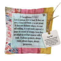 Pray Quilt Con Cruz Interior Hecho a Mano Colchón Colorido Regalo Para Ti Amigo Familia Sostenedor De Sueños Estilo Clásico - details 20