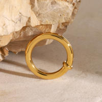 Anillo Compacto Clásico De 18K Dorado Y Acero Inoxidable Para Hombres Anillo Adhesivo Con Diamantes Resistente Al Agua Joyería De Alta Calidad - details 3