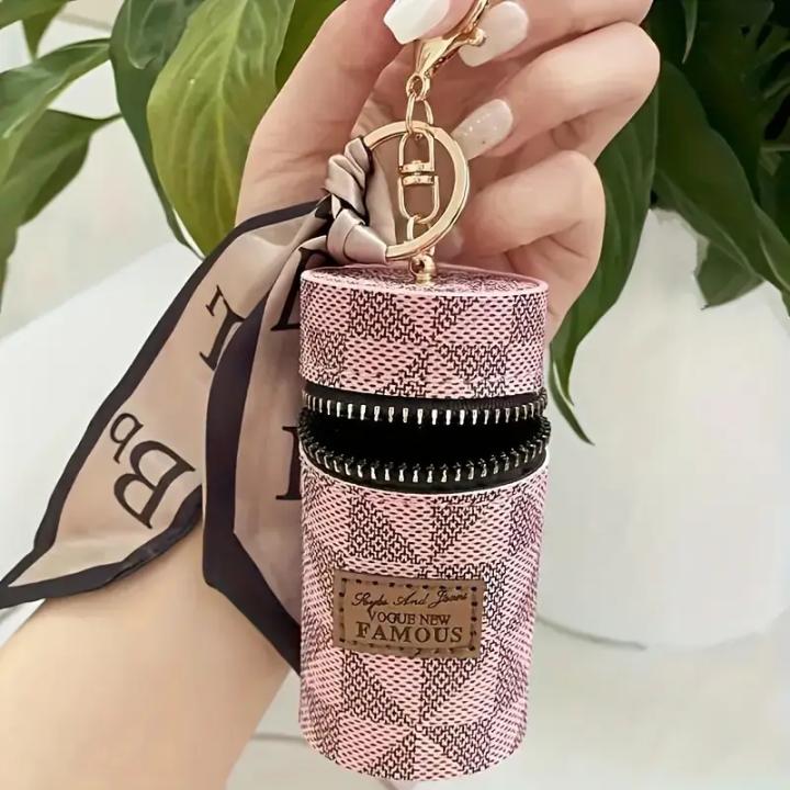Novedad para mujer, bolso para pintalabios de piel sintética con ribete de bufanda, monedero redondo con cremallera, regalo para bodas y festivales, llavero con temática de anime con hebilla de anillo