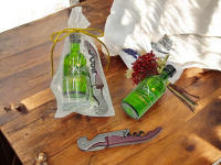 Lote de 10 miniaturas de bebida de 5 cl y sacacorchos en chupito de cristal con bolsa de regalo con lazo - Regalos originales para invitados de boda, aniversarios, comuniones, bautizos, cumpleaños, despedidas de soltero/soltera - details 1