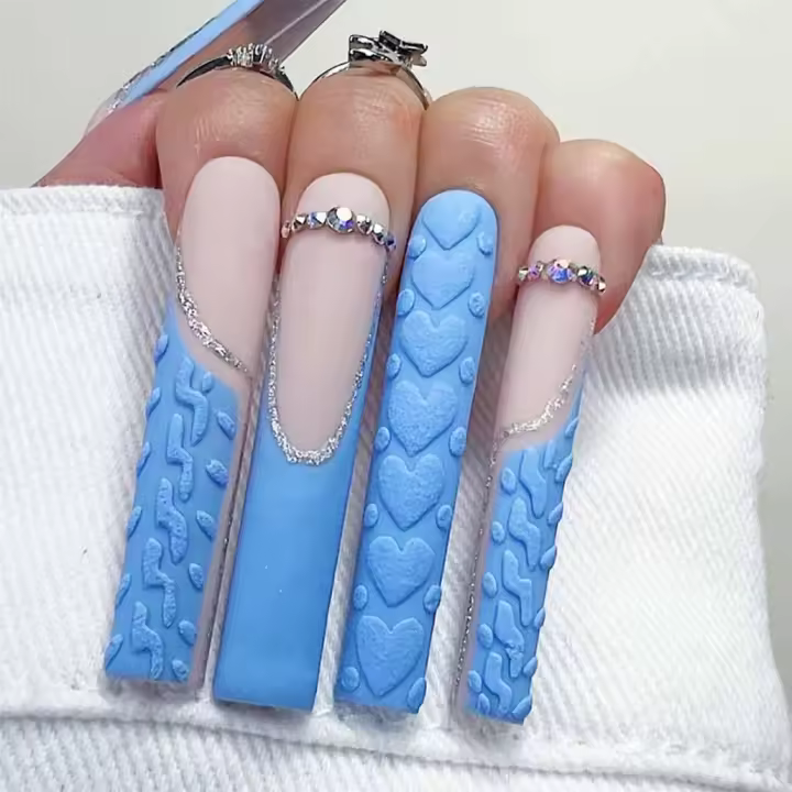 Uñas postizas acrílicas extralargas de color azul, uñas postizas cuadradas francesas mate, uñas artificiales con diseño LOVE para mujeres y niñas, 24 piezas - 1