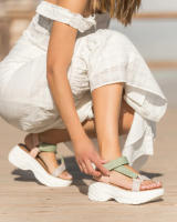 Sandalia deportiva con plataforma mujer con velcros - details 0