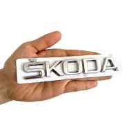 Banner - Emblema adhesivo de letras compatible con Skoda plateado brillo