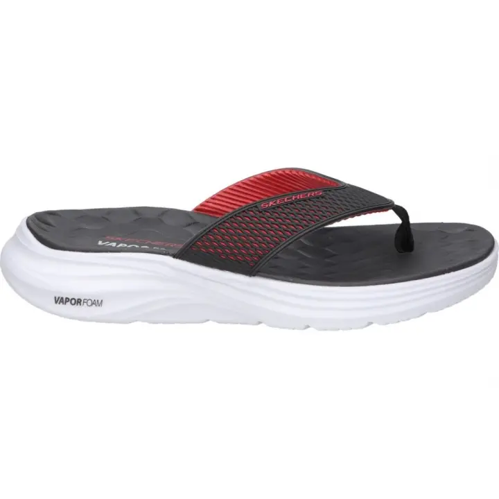 SKECHERS | Chanclas de Dedo Skechers Vapor Foam para Hombre – Sandalia de Agua en Color Negro con Detalles en Rojo – Piscinas de Dedo Sin Cierre – Slip On – Ligeras – Chancletas perfectas para Verano – Modelo 232894-BKRD - 1