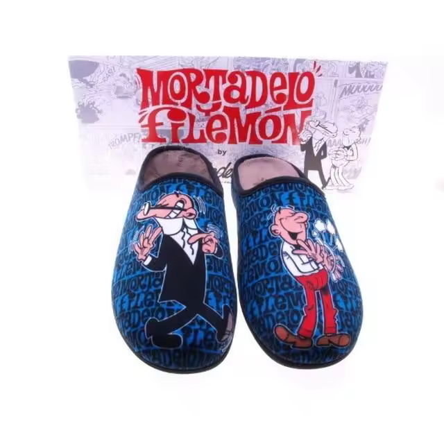 Mº539 NEGRO MORTADELO Y FILEMON OFICIAL ZAPATILLA ESTAR POR CASA HOMBRE MARCA PERVERSA DIBUJO MORTADELO Y FILEMOS AGENTES FABRICADA EN TEXTIL CON FORRO TEXTIL Y SUELA VULCANIZADA DE GRAN COMODIDAD,CALIDAD Y SUAVIDAD - 1