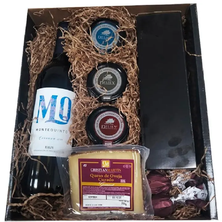 Lote regalo con vino, cuña de queso de oveja, crema de queso azul, paté ibérico al pedro ximénez con pasas, crema de jamón curado, set de vinos, bombones de higo. - 1