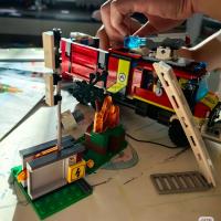 Vehículo De Incendio De La Serie Ciudad 502 PCS Con Rojín Agua Y Escuadrón De Bomberos Para Niños Juguetes De Construcción De Bloques Compatible Con Lego - details 5