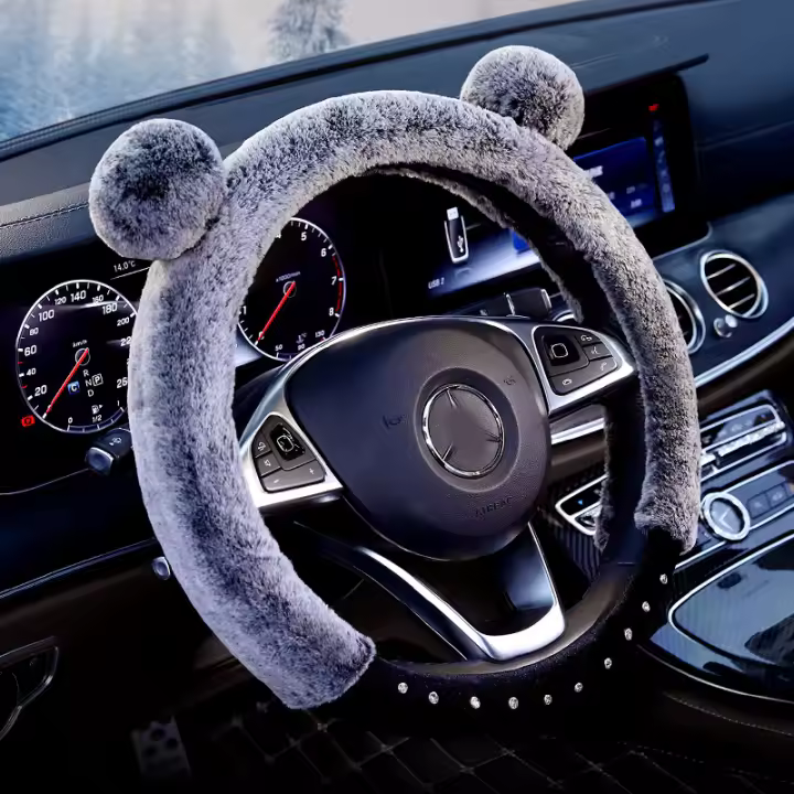 Cubierta De Volante De Coche Universal De Peluche Panda Cartoon Suave Y Fluffy Con Diamantes Para Invierno Accesorios De Auto - 1