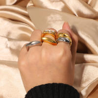 Anillo Cruzado De Acero Inoxidable Pulido Uworld Estilo Punk Con Conexión De Colores Plata Y Oro Para Mujer Joyería De Moda - details 1