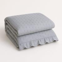 Colcha bouti gris claro 270×270 cm para cama de 180 cm – con volante decorativo y fundas de cojín de regalo, diseño elegante y ligero, tacto algodón prelavado, ideal para verano, entretiempo y camas largas de hasta 200 cm - details 3