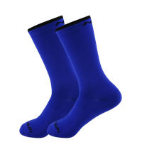 Pareja De Calcetines De Deporte De Color Sólido 2024 Con Patrón W Para Fútbol Ciclismo Y Baloncesto Calcetines De Outdoor Para Hombres - details 3