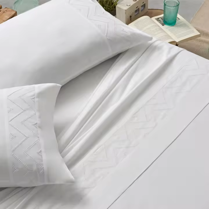 Sábanas bordadas 100% algodón percal 200 hilos. Disponible en cama de 90, 135, 150, 160, 180 y 200cm. Color Blanco. Tacto muy suave y alta calidad. - 1