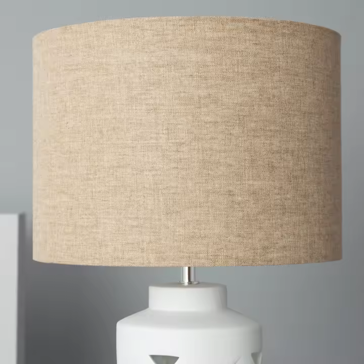 LEDKIA LIGHTING - Lámpara de Mesa Makalu | Diseño Elegante y Moderno | Soporte E27 hasta 40W | Ideal para Salón, Dormitorio, Comedor | Dimensiones: 700x350mm, Blanco, Cerámica, Tela - 1