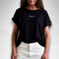 Camiseta Básica Negra Anabel Lee - "Actitud +" Bordado en Manga - details 6