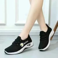Nuevos Zapatos Para Mujer Verano Espalda De Queso Punto De Flecha Antiguo Pekín Deportivos Casuales Con Pequeño Margarita Casual Sports Shoes - details 1