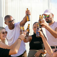 ABRIGADOR DE LUCIA a MÁGNETO AUTOMÁTICO Portátil Para Botellas De Cerveza Con Cather De Cabezas De Botella Para Picnic Camping Barbecue Viajes No Daña La Cabeza De Botella - details 1