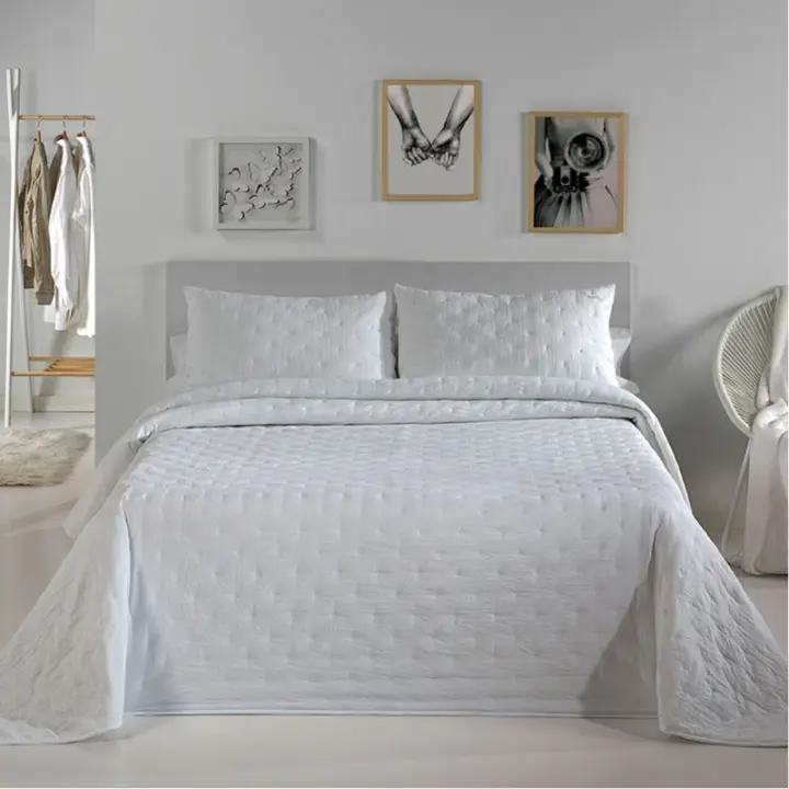 Colcha Bouti Pierre Cardin DOTS Blanco Ligera y Suave Al Tacto - 1
