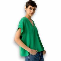 Blusa Maxine Verde Tiffosi - Satinada Fluida y Escote V - details 2