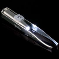 Pinzas con luz LED. Herramienta para depilar cejas y pestañas. Depila y recorta los vellos no deseados. Ilumina las zonas oscuras con luz brillante para una mayor precisión. Acero inoxidable. - details 4