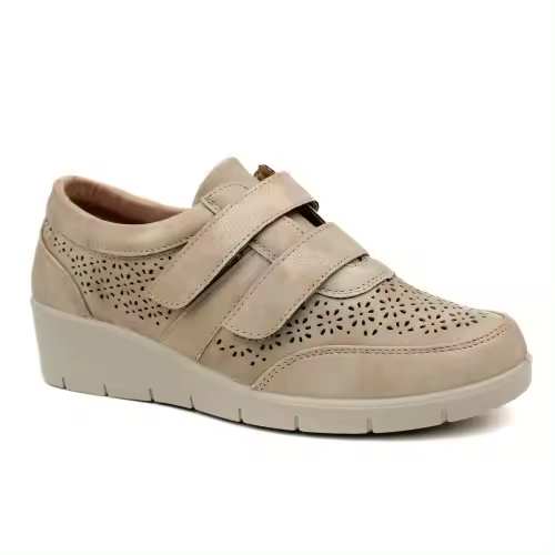 Zapatillas cuña mujer picado KISS KISS M2373 en oro con cierre de doble velcro. - 1
