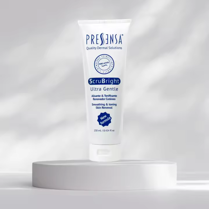Pressensa  -  ScruBright Exfoliante Facial de Doble Acción – Enzimático y Mecánico con Piña y Papaya  –  Ilumina y Suaviza la Piel – Limpia en profundidad, afina la textura y mejora la renovación celular para una piel más radiante y uniforme – 250 ml. - 1