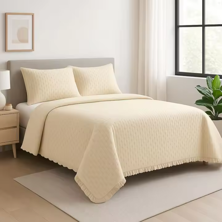 Colcha Bouti Color pastel beige 270 cm para cama hasta 180. Volante suave y elegante Lavada Lisa | Acolchado Espiga | Estilo Rústico y Actual | Perfecta para Verano | Varias Medidas - 1