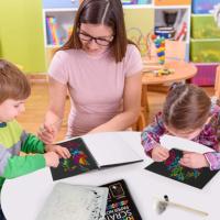 100PCS Juguetes De Dibujo Montessori Mini Arcoíris Con Plantillas De Dibujo Para Niños Juguetes Educativos Regalo Para Niños De 0 a 12 Años - details 7