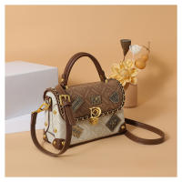 Bolso De Hombro Para Mujer Estilo Retro Con Decoración De Insignia De Oso Exquisito Bolso Cruzado De PU Suave Con Lining De Poliéster - details 18