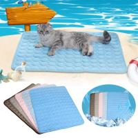 Alfombra De Enfriamiento Para Mascotas Perro Gato Cama Fría De Verano Tamaño Pequeño Material De Seda Hielo Resistente Al Agua 5 Tamaños Disponibles - details 0