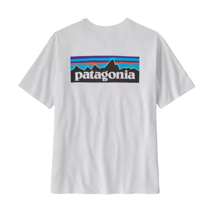 Camiseta Blanca Patagonia P-6 Logo Responsibili-Tee White con Gráfico Clásico - 1