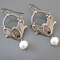 Pendientes Colgantes De Perla Imitación Retro Para Mujer En Plata Metálica Con Colores Multicolores Y Flor De Enamel Joyería Clásica - details 0