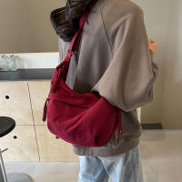 Bolso De La Mujer Estiloso De Forma Dumpling Con Múltiples Bolsillos Y Correa Ajustable Gran Capacidad Bolso De Hombro De Moda Para Viajes Al Aire Libre - details 6