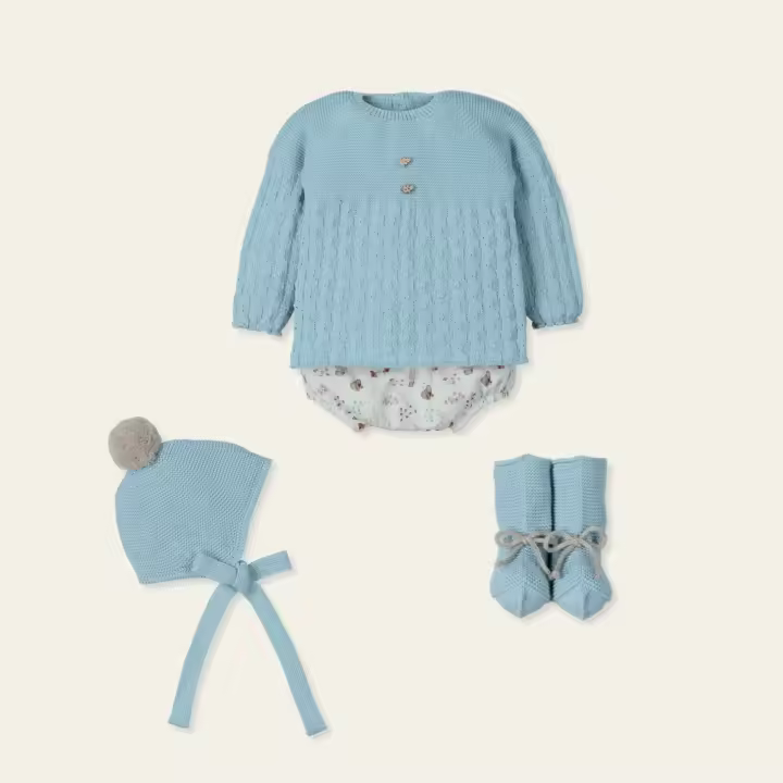Traje 4P Canesú botones madera hojitas, culotte algodon, gorro pompom y patucos MECER MAC ILUSION M9430 Mac Ilusion 6 - 12 Meses Bebe niño REBAJAS/ Outlet Outlet Invierno TALLAS OUTLET INVIERNO NIÑO Otoño 24 - 1