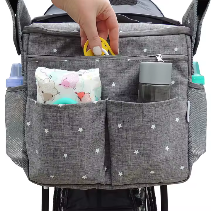 Bolsa de almacenamiento universal para cochecito de 14.6 x 12.2 x 7.5 pulgadas, bolsa grande impermeable para pañales de bebé, bolsa de almacenamiento para cochecito con portavasos y correas para los hombros, 4 maneras de llevar la mochila (gris) SO - 1