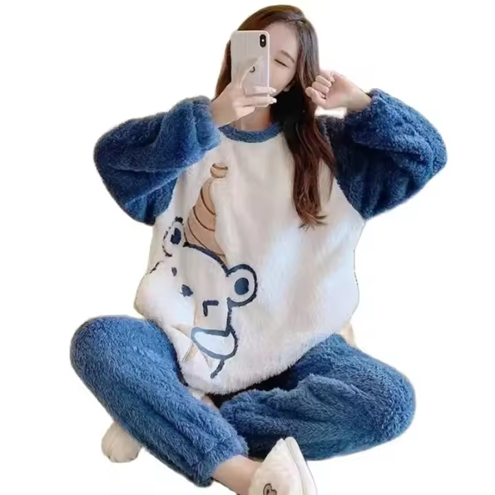 Pijama De Invierno Para Mujer Con Oso De Dibujos Animados De Flanela Gruesa Y Velours Coral Padded Ropa De Dormir De Cuello Redondo Talla Grande Disponible En Varias Colores - 1