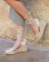 Sandalia de cuña en yute con suela antideslizante y diseño alpargata, cintas ajustables para un look veraniego 2025, perfecta en paseos y eventos informales, luciendo comodidad, estilo Mynzi - details 0