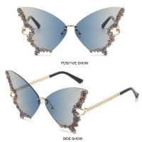 Gafas De Sol Vintage Para Mujer Con Diamantes Y Mariposa Lentes Plateados Gafas De Moda Bling Oversize Unisex - details 13