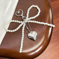 Llavero Hecho a Mano Con Perlas Y Diamantes En Forma De Borde Corazón Decoración Elegante Para Bolsos Y Teléfonos Móviles - details 1