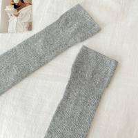 Nuevas Medias De Mujer En Color Sólido Moda Delgadas Transpirables Simple Largas Hasta La Rodilla Elegantes Calentadores De Pierna Tendencia De Calcetines Para Mujer - details 3
