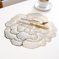 1pc Creativo Peony Estilo Nórdico Tapete De Mesa Decorativo Con Estampado Dorado PVC Antideslizante Impermeable Aislante De Calor Para El Hogar - details 5
