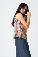 Blusa Eloise de Tiffosi. La Blusa Eloise de Tiffosi es una prenda que combina elegancia y confort:  Confeccionada en viscosa suave: ofrece una sensación agradable al tacto y gran comodidad. - details 1