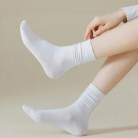 7 Pares De Calcetines De Cuello Redondo Para Mujer En Colores Sólidos Negro Y Blanco Absorbentes De Sudor Transpirables Calcetines Casuales Suaves Y Versátiles - details 5