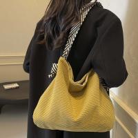Bolso De Hombro Ancho Suave De Velvet Para Mujer Estilo Casual De Moda Bolsa De Corduroy Con Cierre De Cremallera Y Decoración De Lentejuelas - details 3