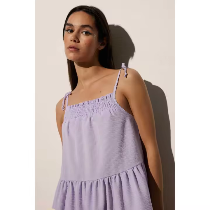 YSABEL MORA VESTIDO CORTO DE TIRANTES CON LAZO FRUNCIDO Y VOLANTES LILA 86009 - 1